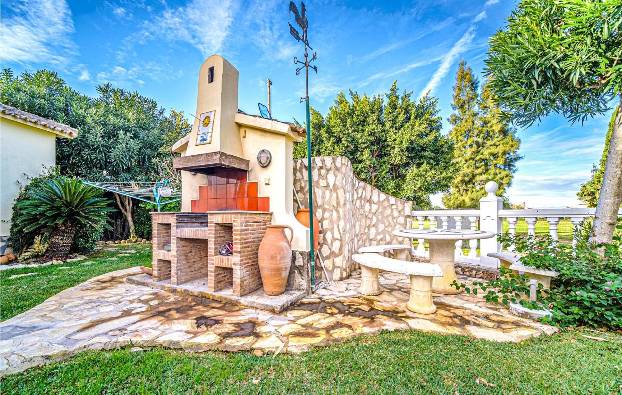 Beautiful Home In Oliva With Kitchen Exterior foto